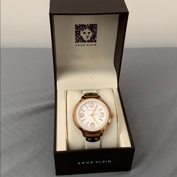 Watch - Picture 1 of 2
